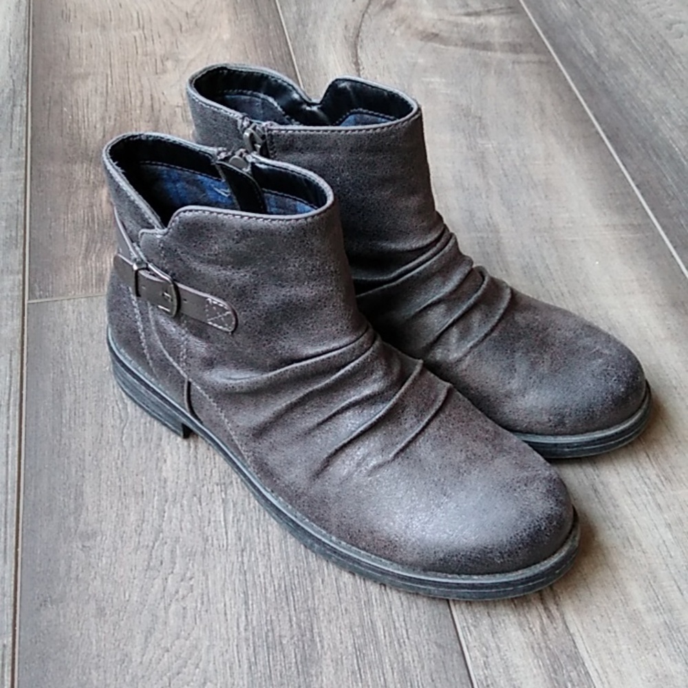 Baretraps Callahan Gray Zip Up Booties